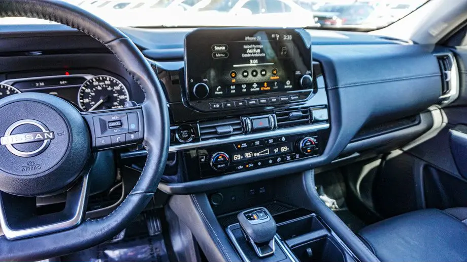 2025 Nissan Pathfinder SL