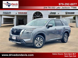 2025 Nissan Pathfinder with Gun Metallic Exterior
