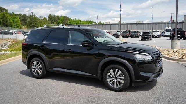 2024 Nissan Pathfinder SL
