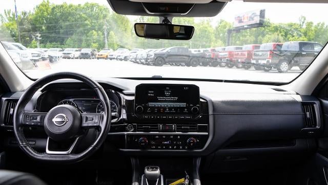 2024 Nissan Pathfinder SL