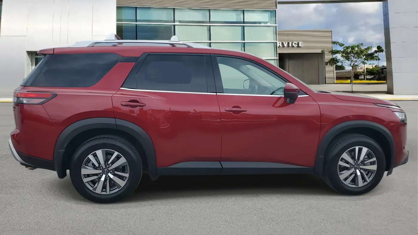 2024 Nissan Pathfinder SL