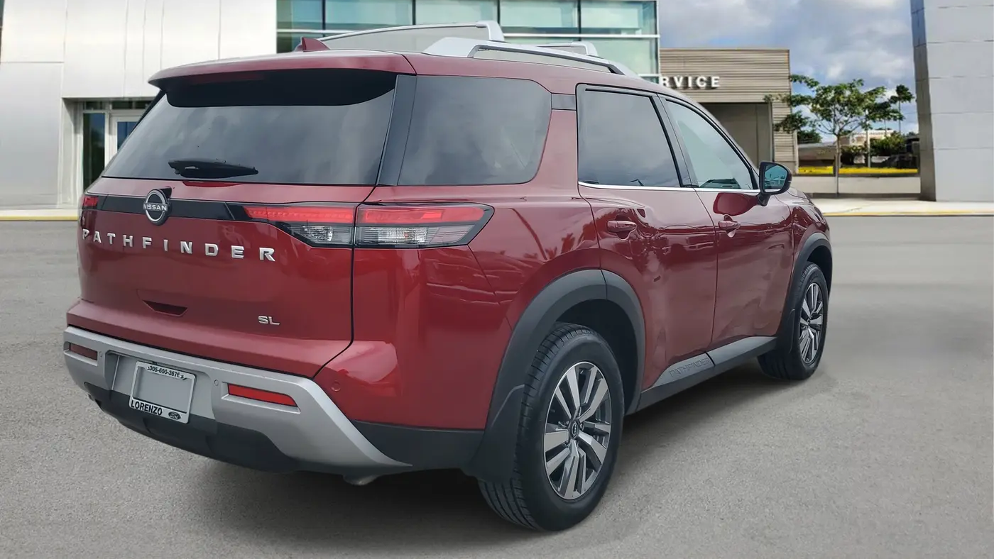 2024 Nissan Pathfinder SL