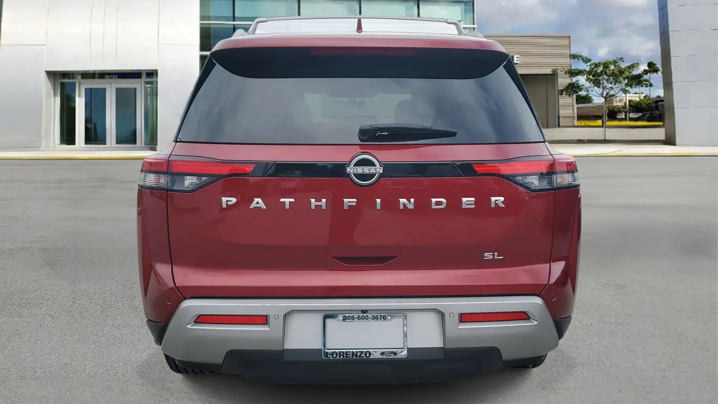 2024 Nissan Pathfinder SL