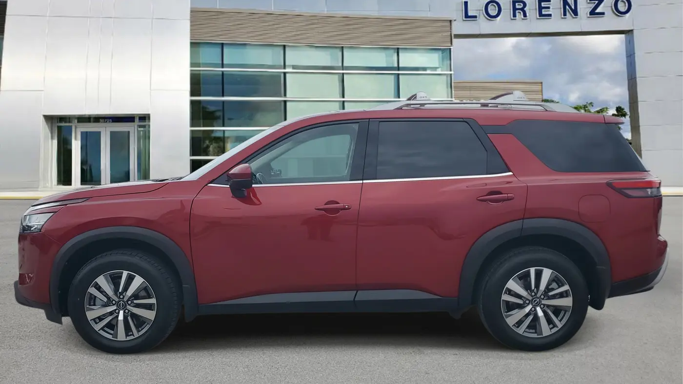 2024 Nissan Pathfinder SL