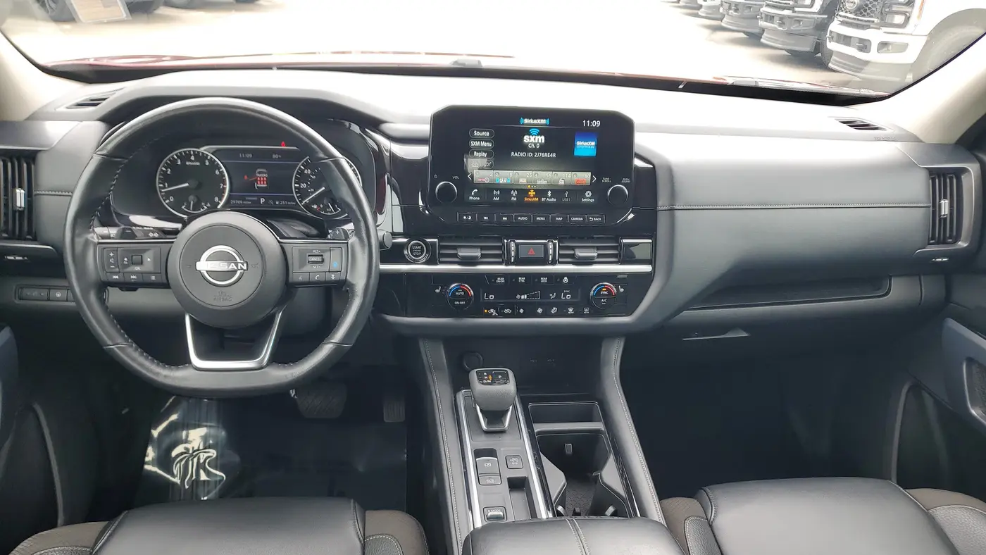 2024 Nissan Pathfinder SL