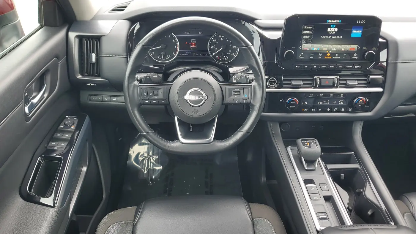 2024 Nissan Pathfinder SL