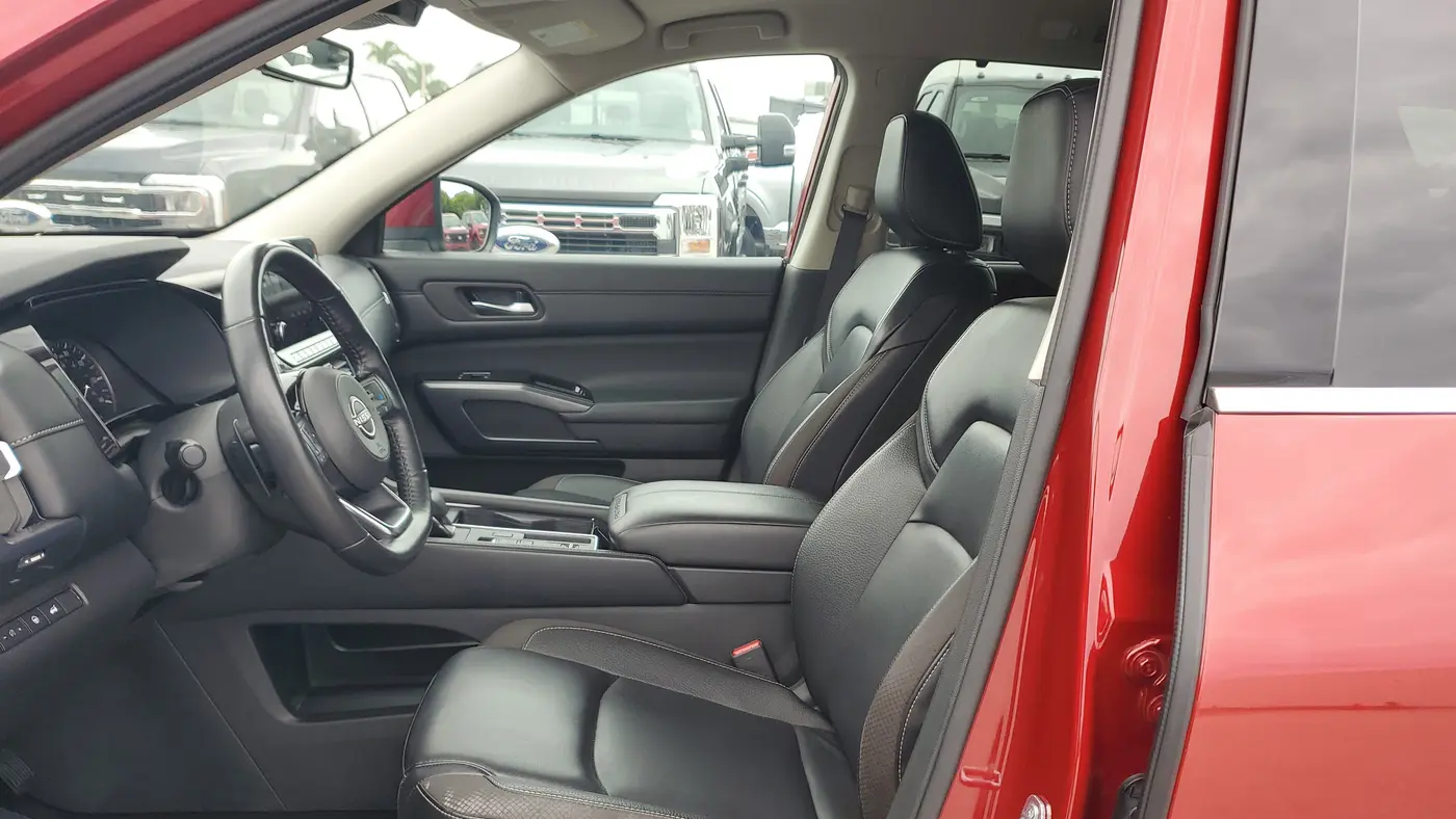 2024 Nissan Pathfinder SL