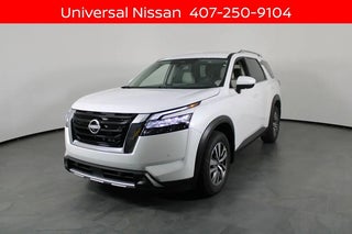 2025 Nissan Pathfinder with Everest White Pearl Tricoat Exterior