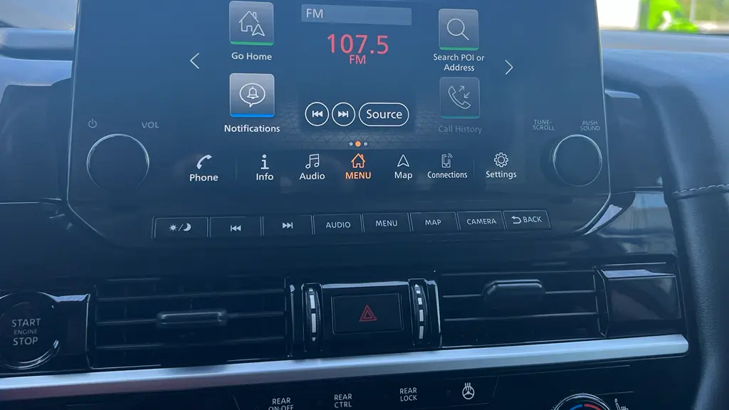 2025 Nissan Pathfinder SL