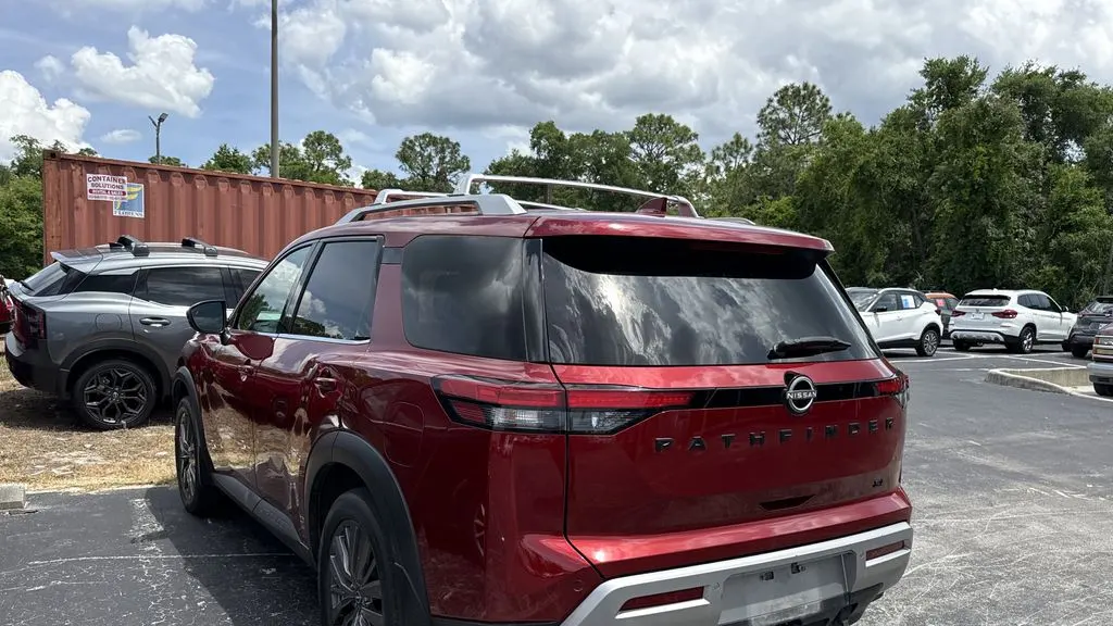 2023 Nissan Pathfinder SL