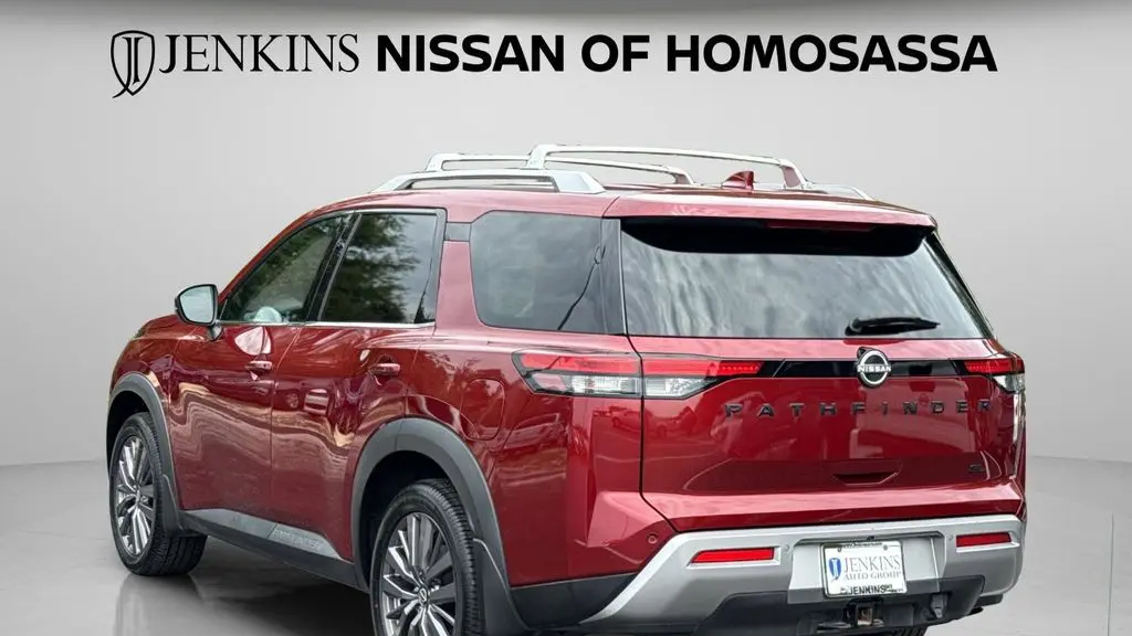 2023 Nissan Pathfinder SL
