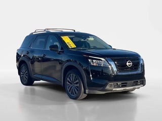 2024 Nissan Pathfinder with Super Black Exterior