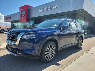 2025 Nissan Pathfinder with Deep Ocean Blue Pearl Exterior