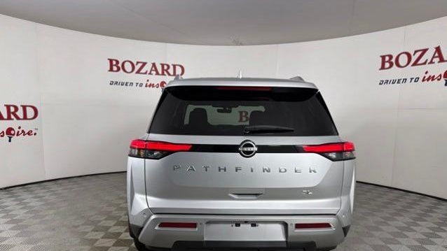 2024 Nissan Pathfinder SL