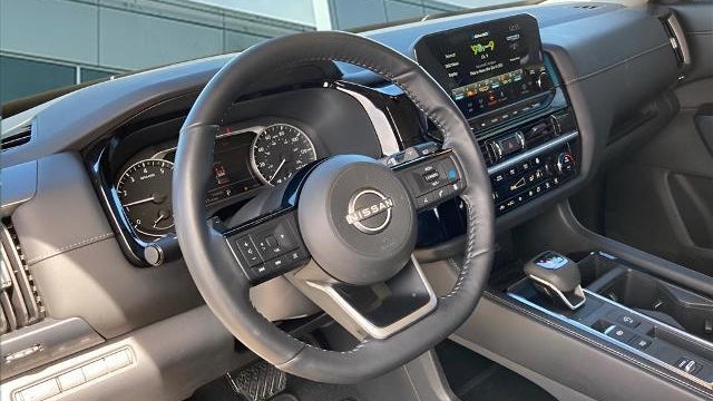 2022 Nissan Pathfinder SL
