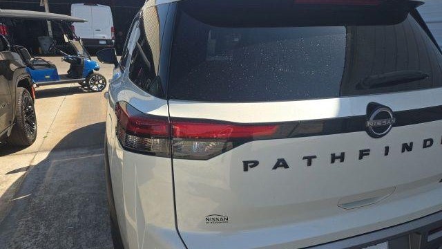 2022 Nissan Pathfinder SL