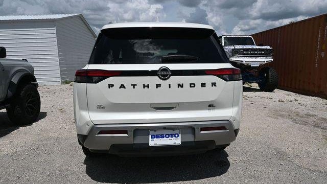 2022 Nissan Pathfinder SL