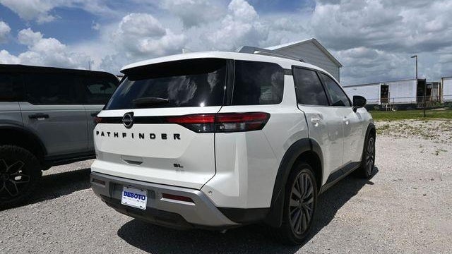 2022 Nissan Pathfinder SL