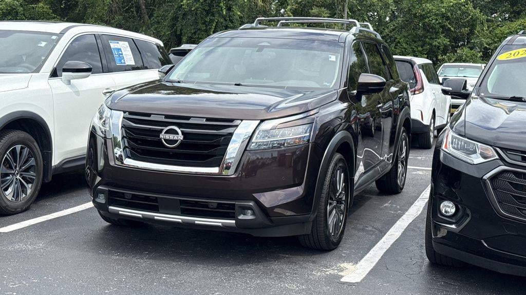 2022 Nissan Pathfinder SL