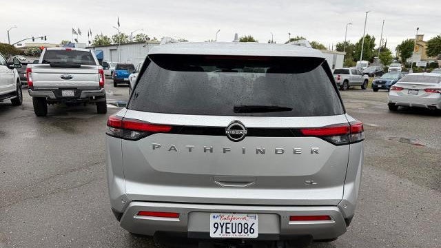 2025 Nissan Pathfinder SL