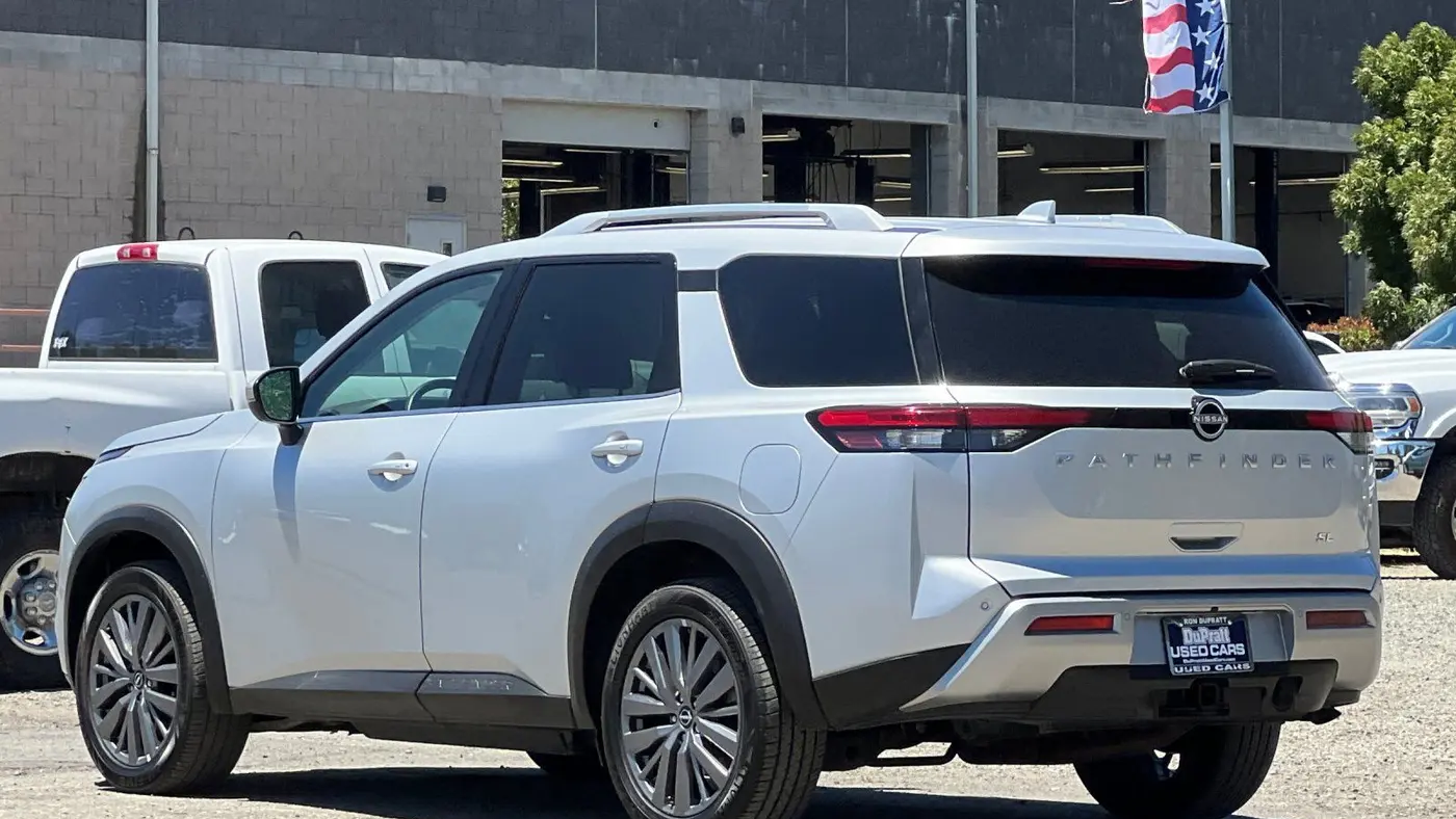 2025 Nissan Pathfinder SL