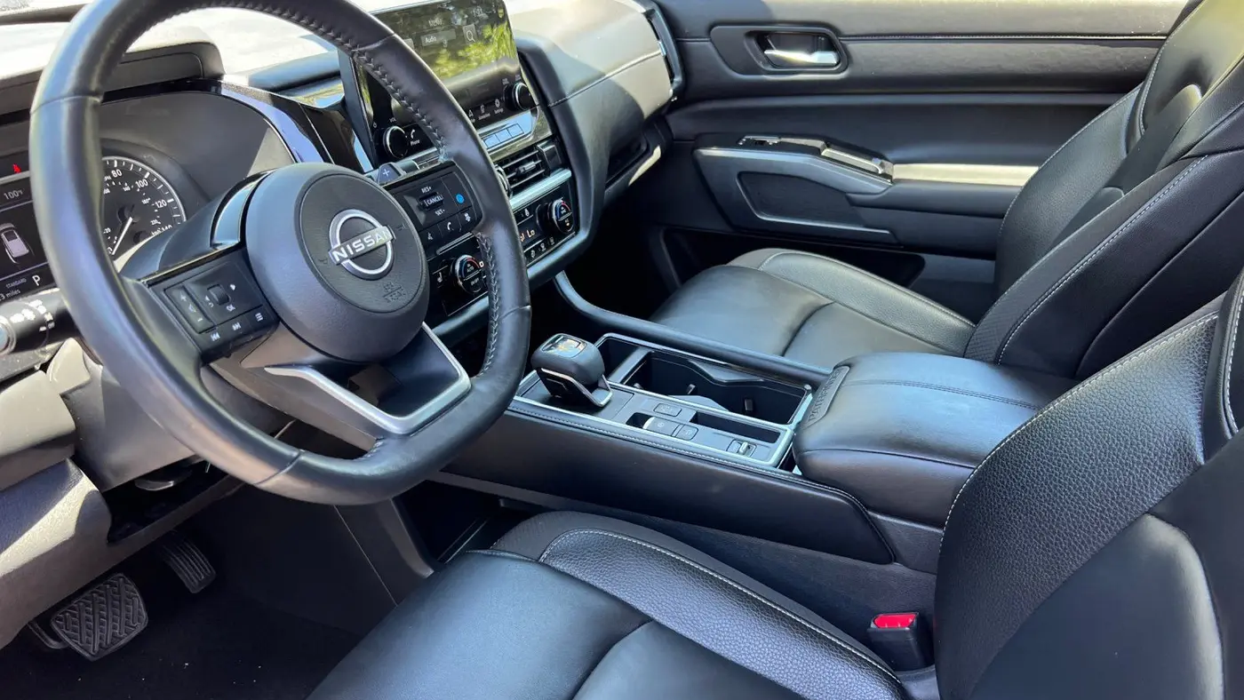 2025 Nissan Pathfinder SL