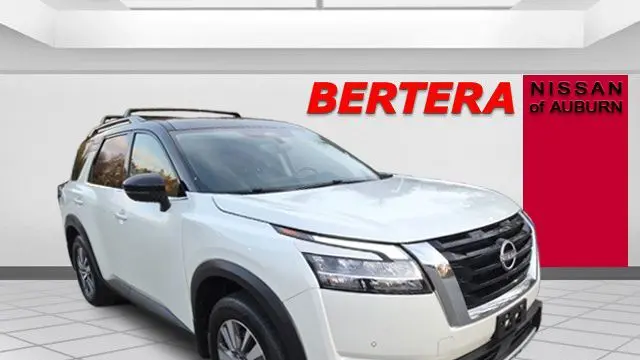 2022 Nissan Pathfinder SL