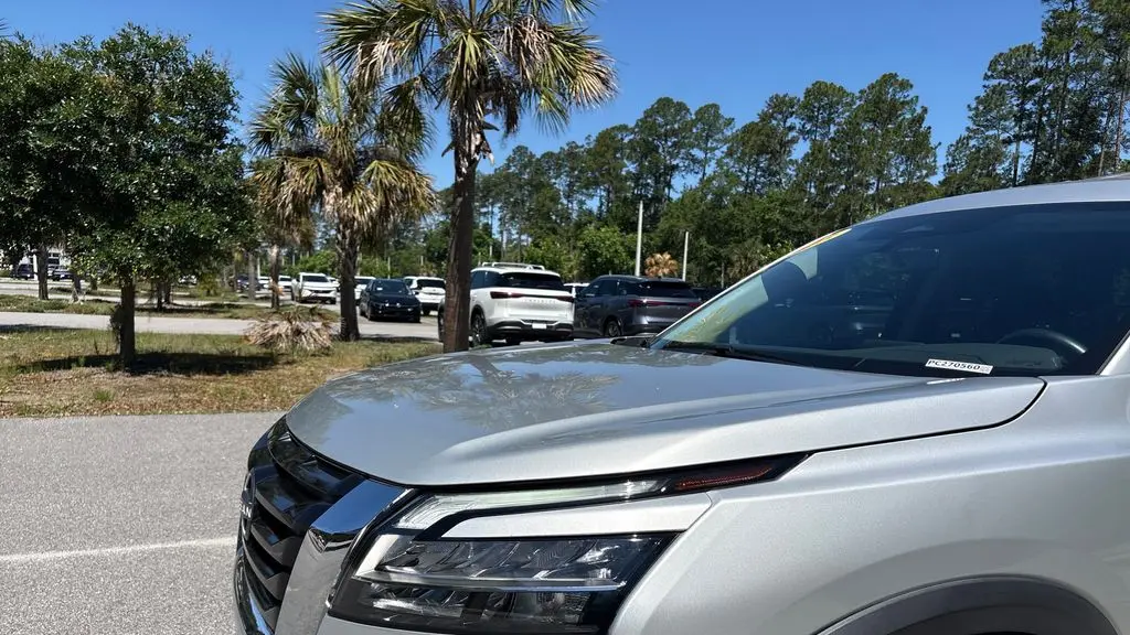 2023 Nissan Pathfinder SL