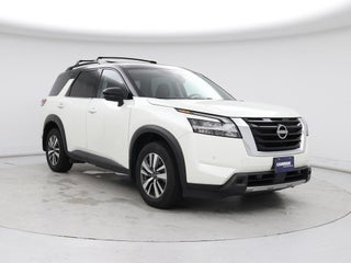 2024 Nissan Pathfinder with Pearl White Tricoat/Super Black Exterior