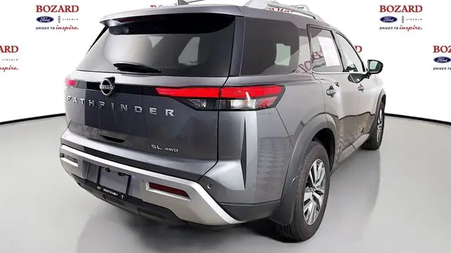 2025 Nissan Pathfinder SL
