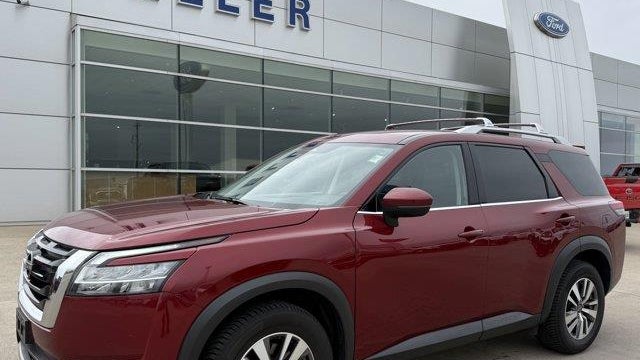 2022 Nissan Pathfinder SL