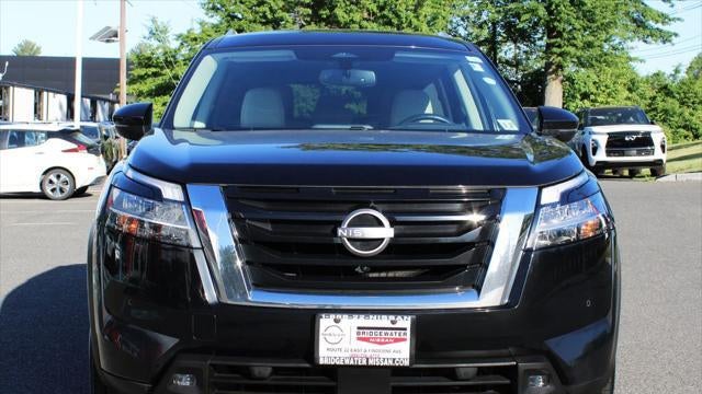 2022 Nissan Pathfinder SL