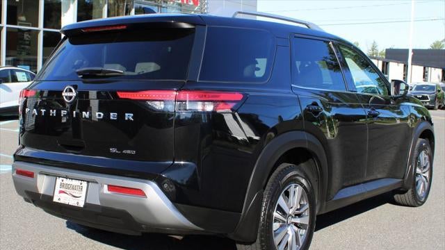2022 Nissan Pathfinder SL
