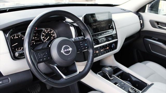 2022 Nissan Pathfinder SL