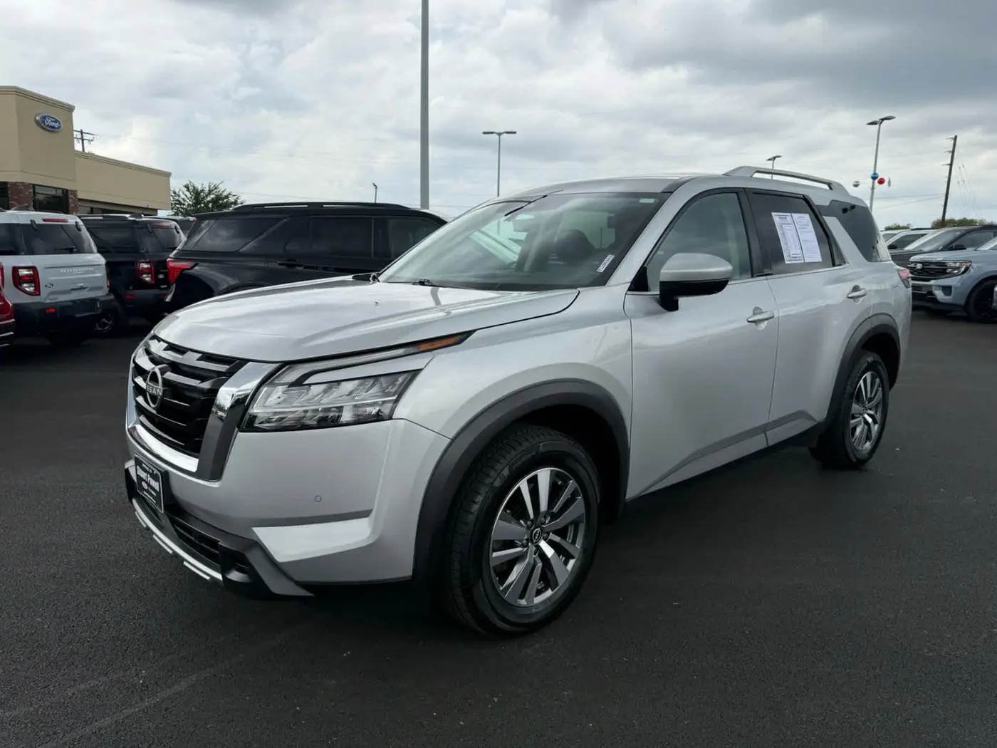 2023 Nissan Pathfinder - $27,999