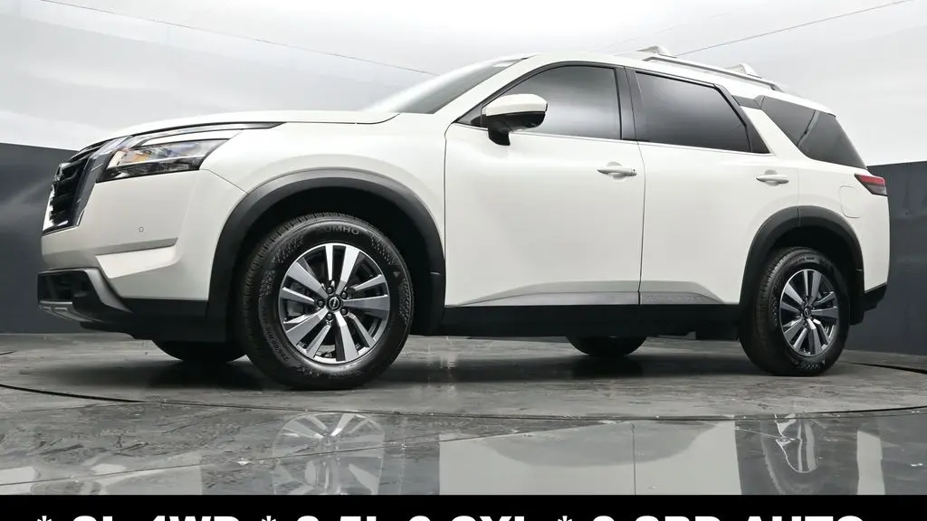2023 Nissan Pathfinder SL