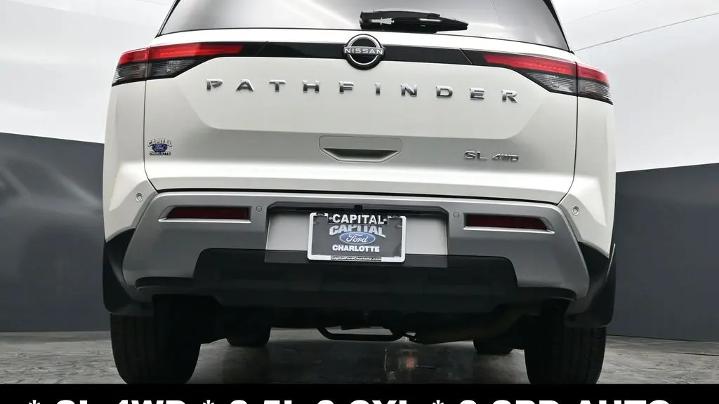 2023 Nissan Pathfinder SL