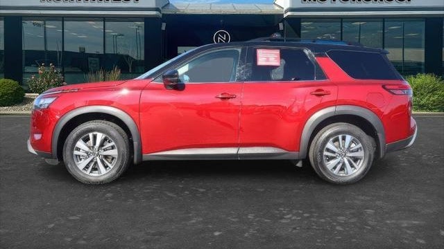 2025 Nissan Pathfinder SL