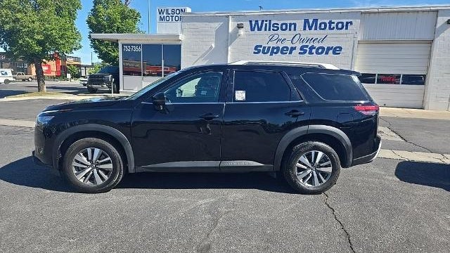 2025 Nissan Pathfinder SL