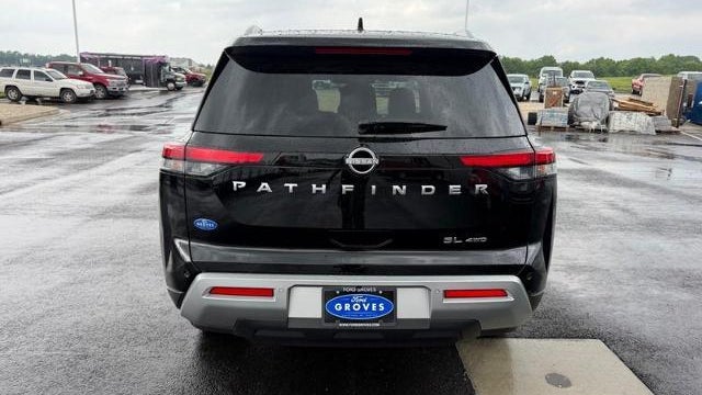 2025 Nissan Pathfinder SL