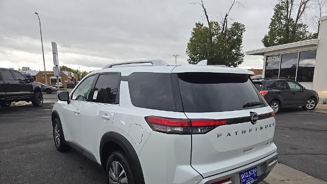 2025 Nissan Pathfinder SL