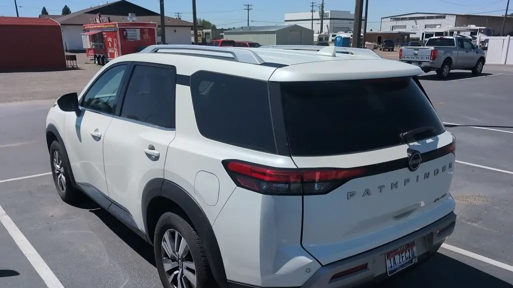 2022 Nissan Pathfinder SL
