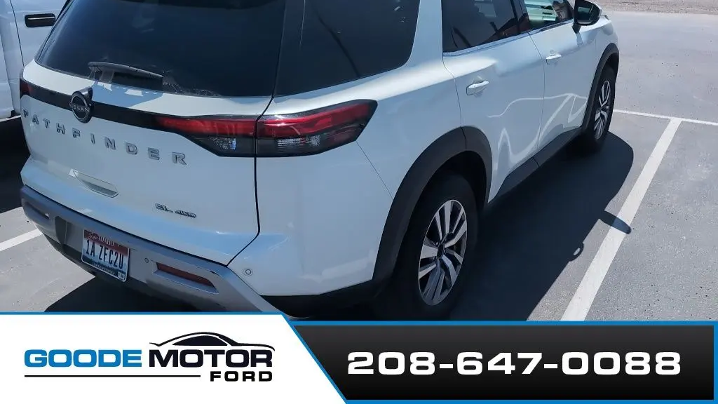 2022 Nissan Pathfinder SL