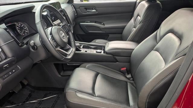 2022 Nissan Pathfinder SL