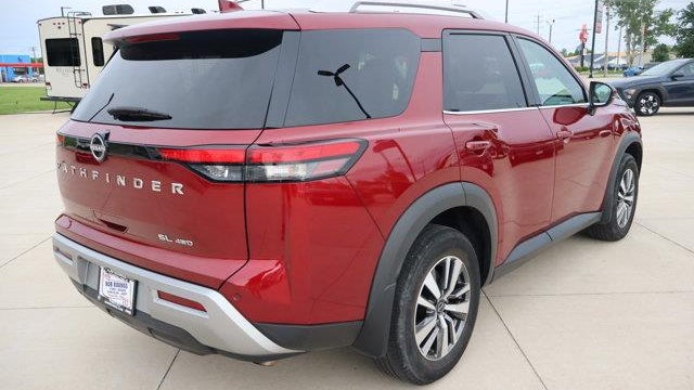 2023 Nissan Pathfinder SL