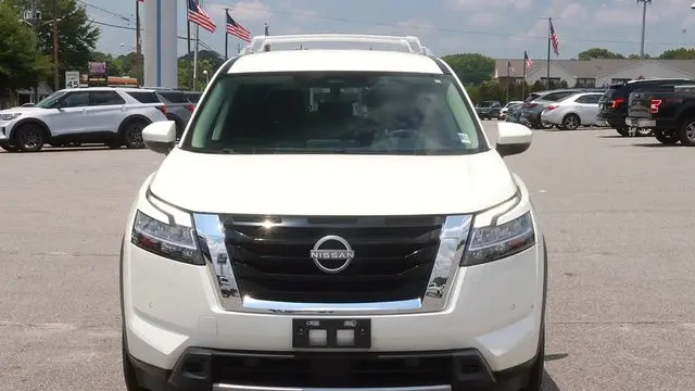 2023 Nissan Pathfinder SL