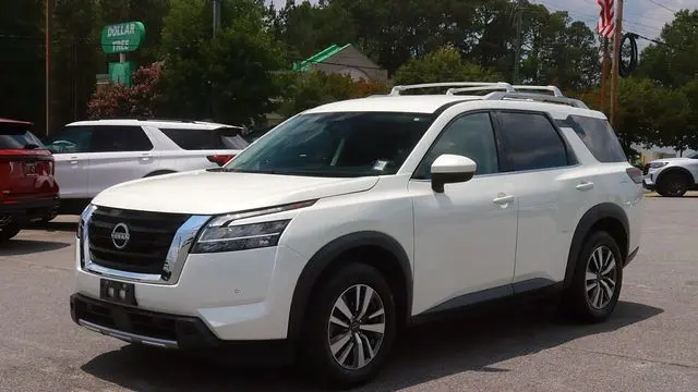 2023 Nissan Pathfinder SL