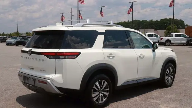 2023 Nissan Pathfinder SL