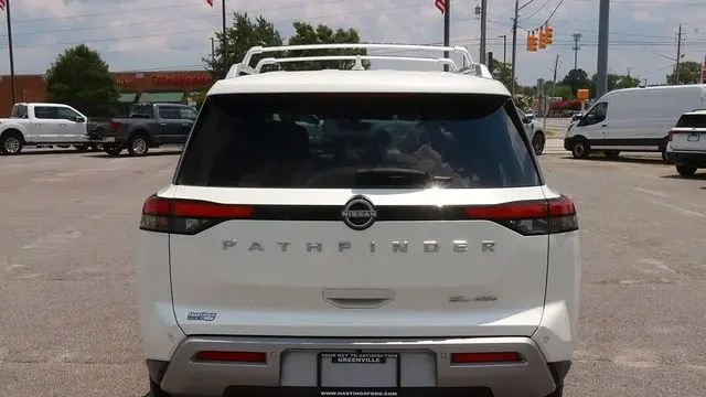 2023 Nissan Pathfinder SL