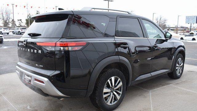 2025 Nissan Pathfinder SL